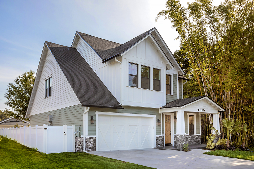 A finished Vikin Homes residence at dusk