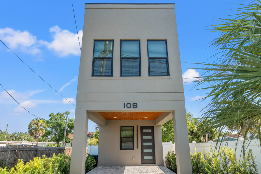 108 E Chelsea St