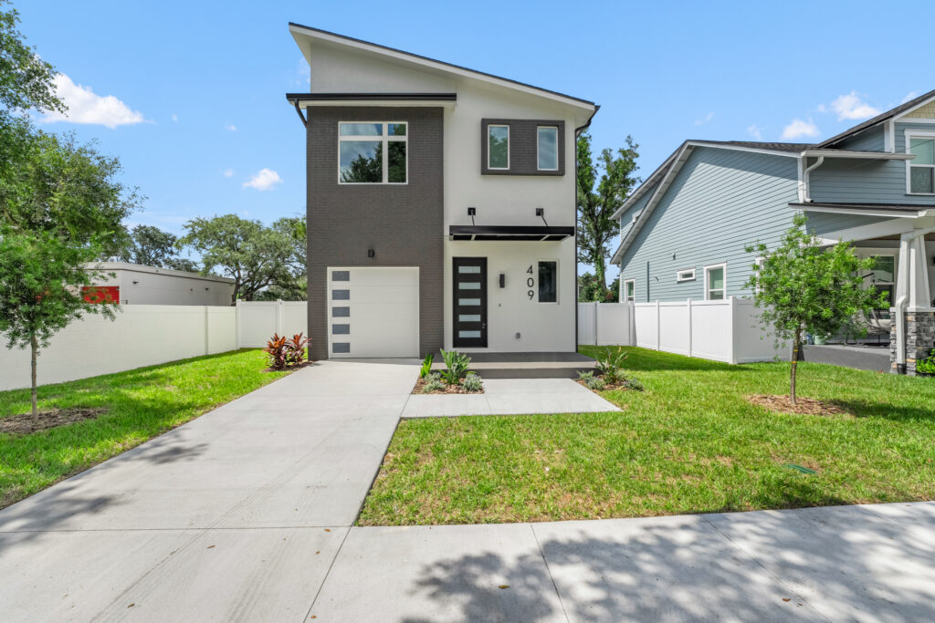 409 E Selma Ave
