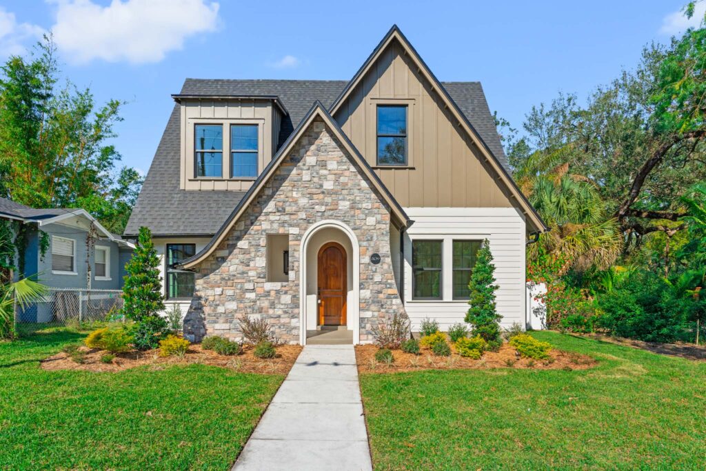 809 W Amelia Ave