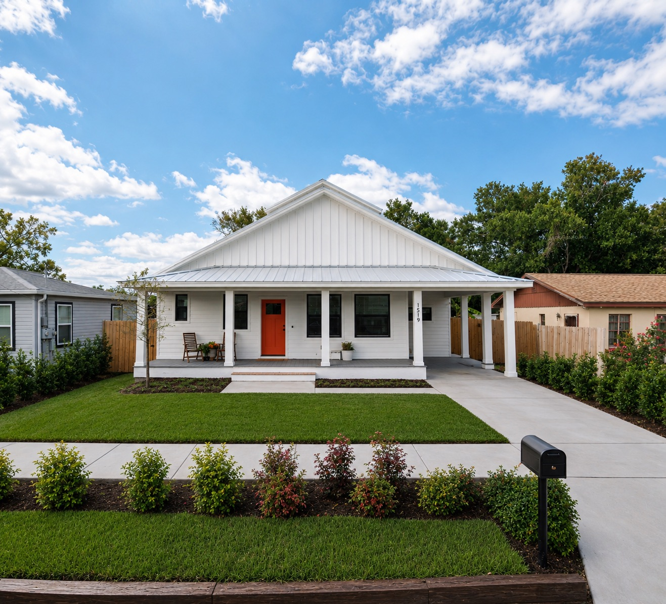 Noho Tampa neighborhood with mature oak trees